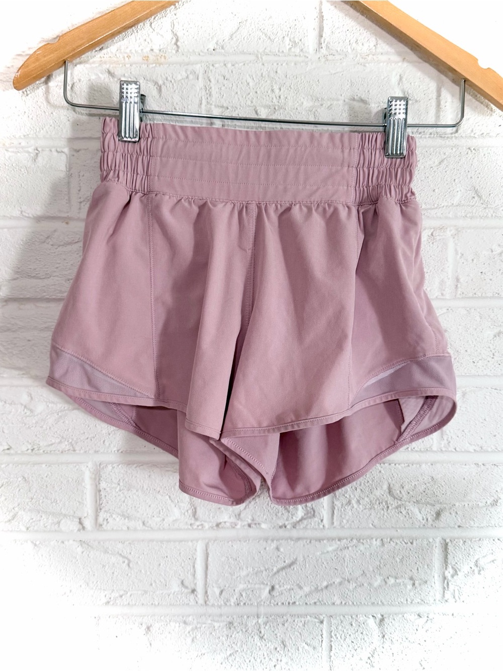 Lululemon Hotty Hot High-Rise Lined Short 2.5" Pink Haze Size 0